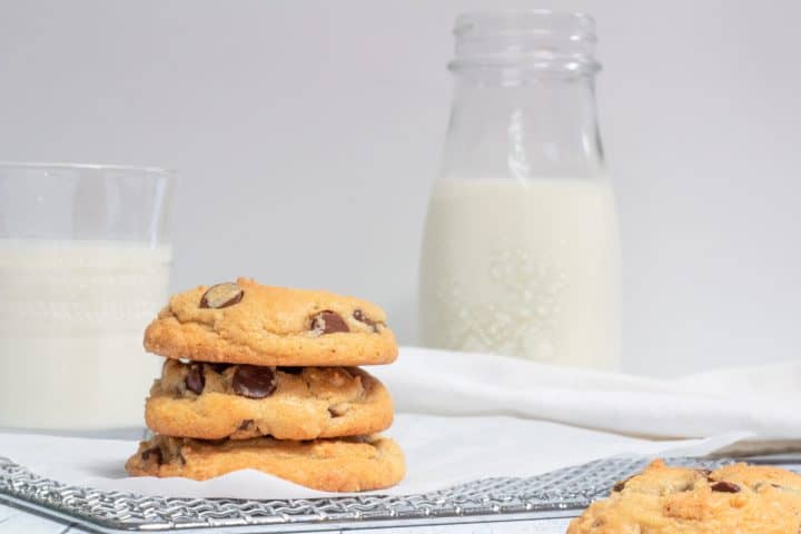 cookies with glass of milk