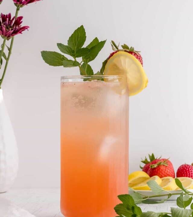 cropped-vodka-strawberry-lemonade-7-1.jpg