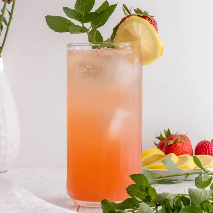 vodka strawberry lemonade with garnishes