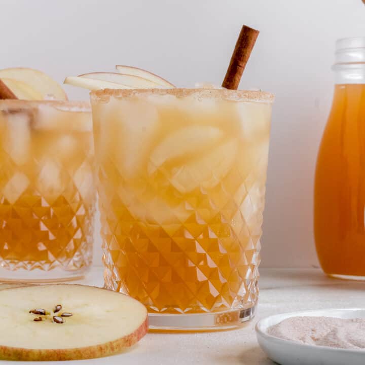 apple cider whiskey cocktail with garnishes.
